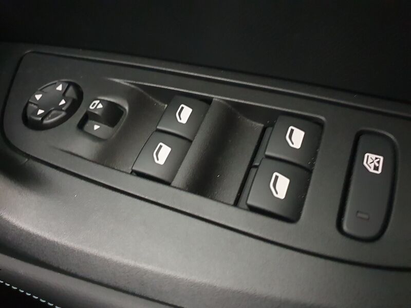 More views of Peugeot 2008