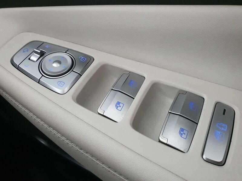 More views of Hyundai Santa Fe