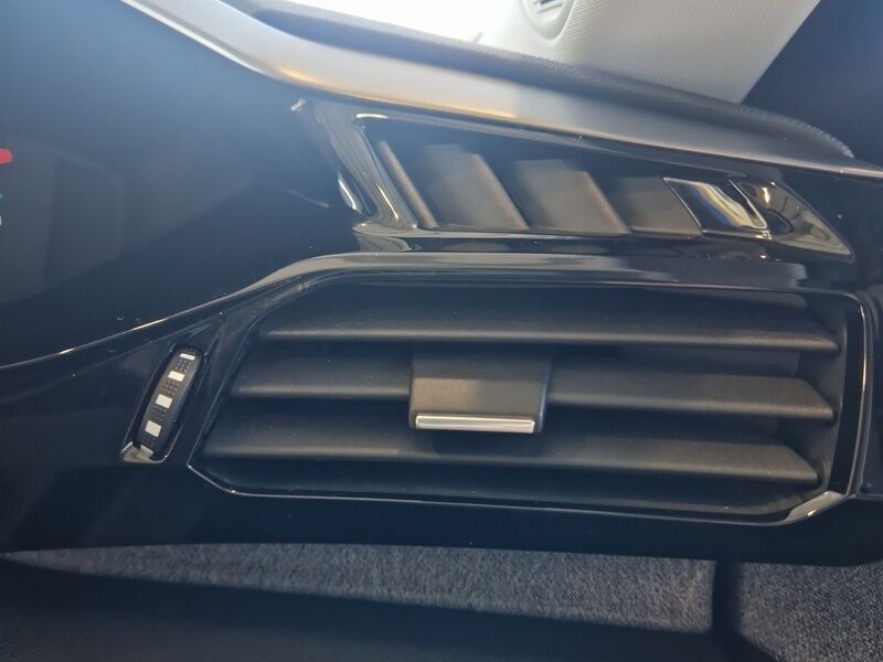 More views of Peugeot 308