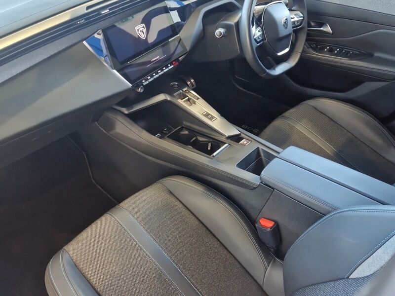 More views of Peugeot 308