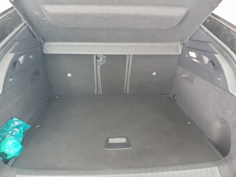 More views of Peugeot 3008