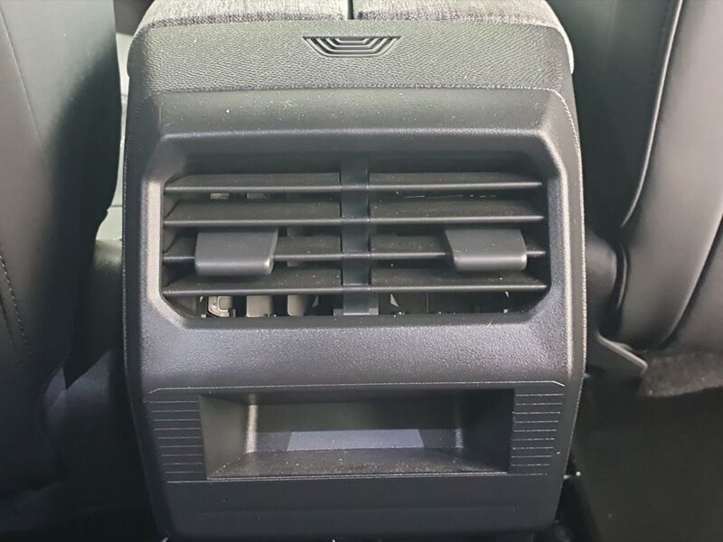 More views of Peugeot 3008