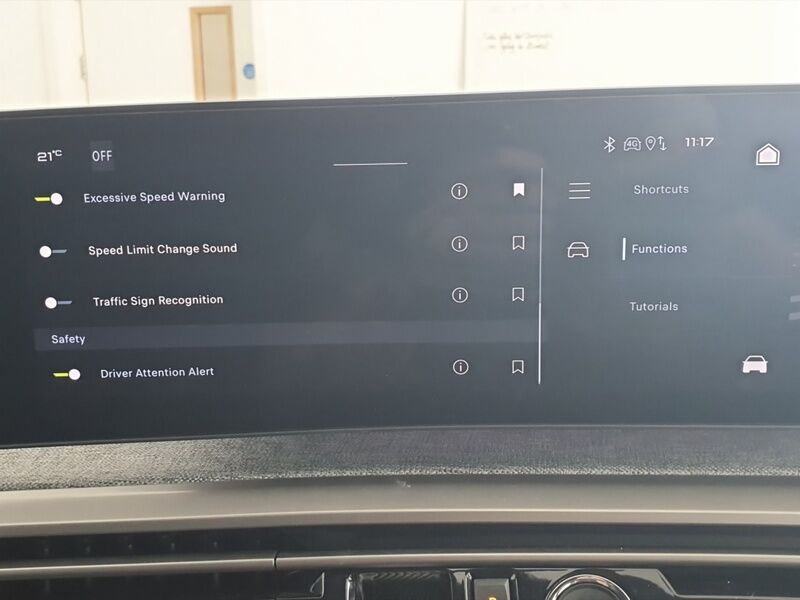 More views of Peugeot 3008
