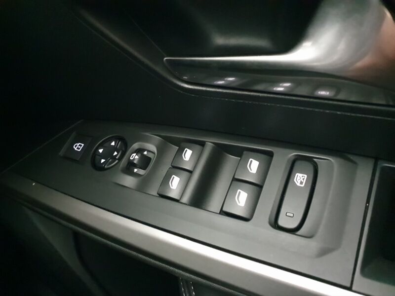 More views of Peugeot 3008