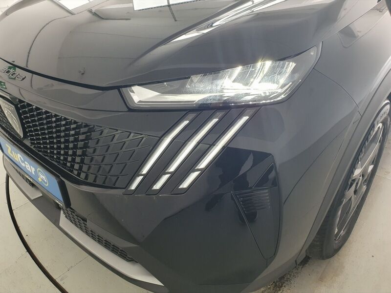 More views of Peugeot 3008