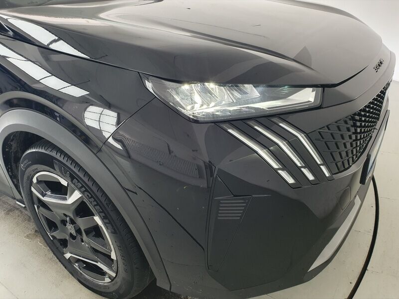 More views of Peugeot 3008