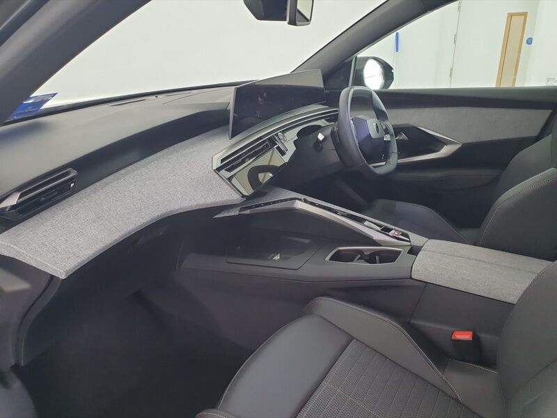More views of Peugeot 3008