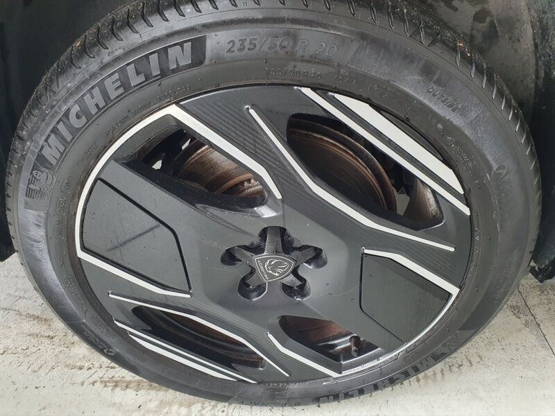 More views of Peugeot 5008