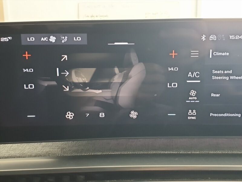 More views of Peugeot 5008