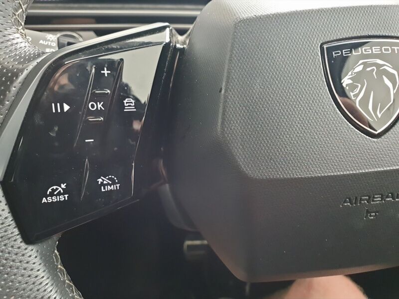More views of Peugeot 5008
