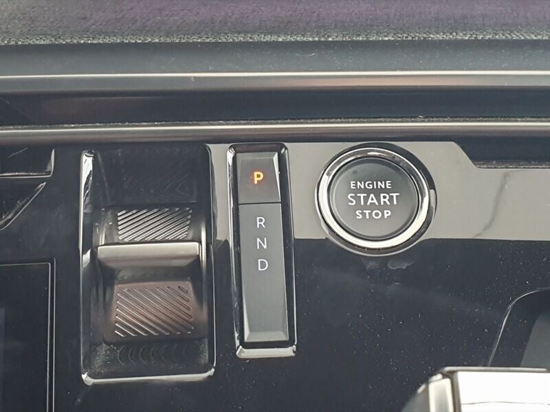 More views of Peugeot 5008