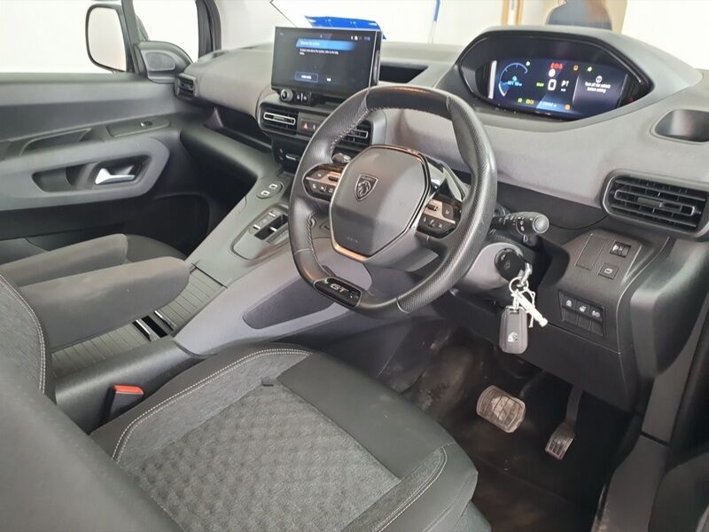 More views of Peugeot Rifter