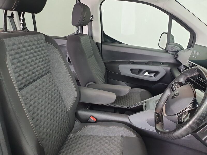 More views of Peugeot Rifter