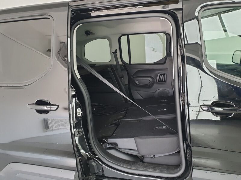 More views of Peugeot Rifter