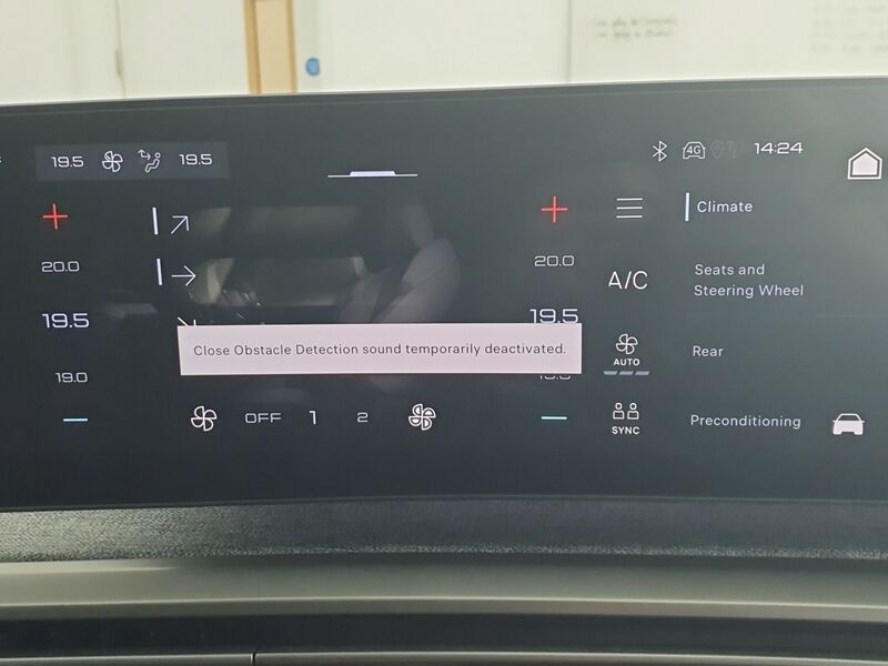 More views of Peugeot 5008