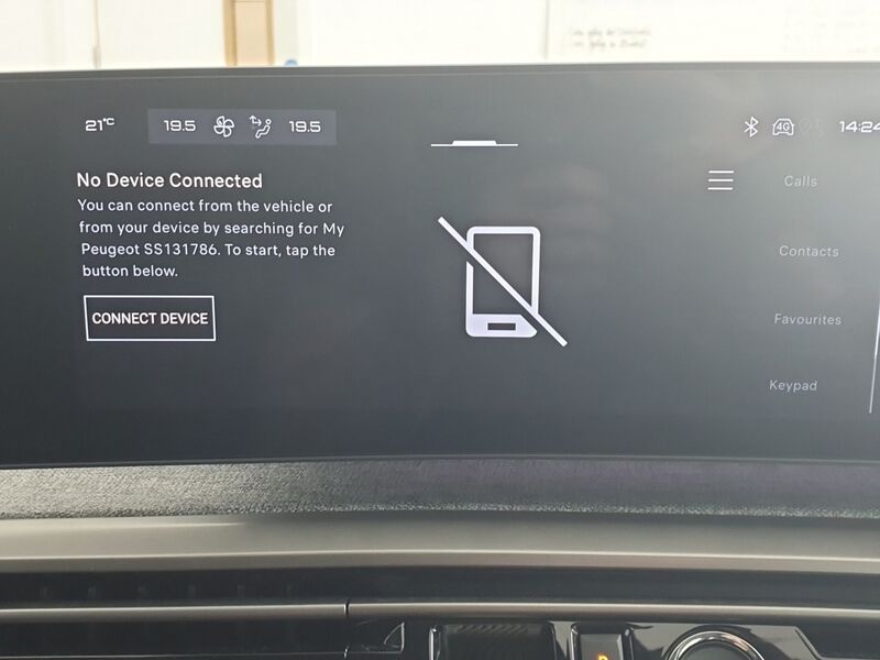More views of Peugeot 5008