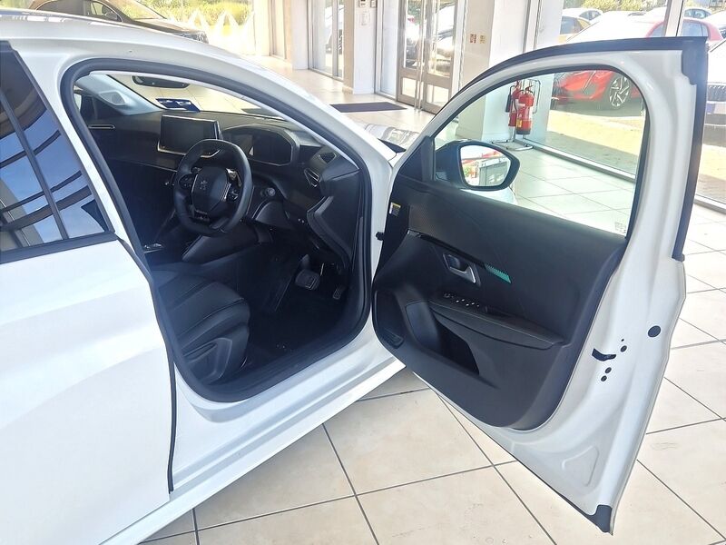 More views of Peugeot 208