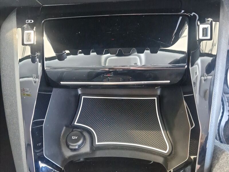 More views of Peugeot 208