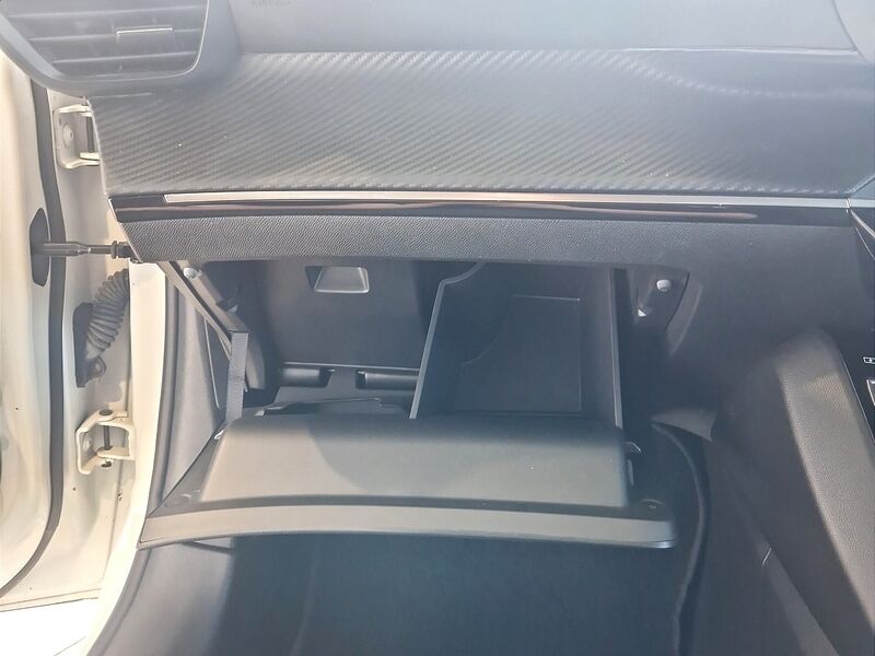 More views of Peugeot 208
