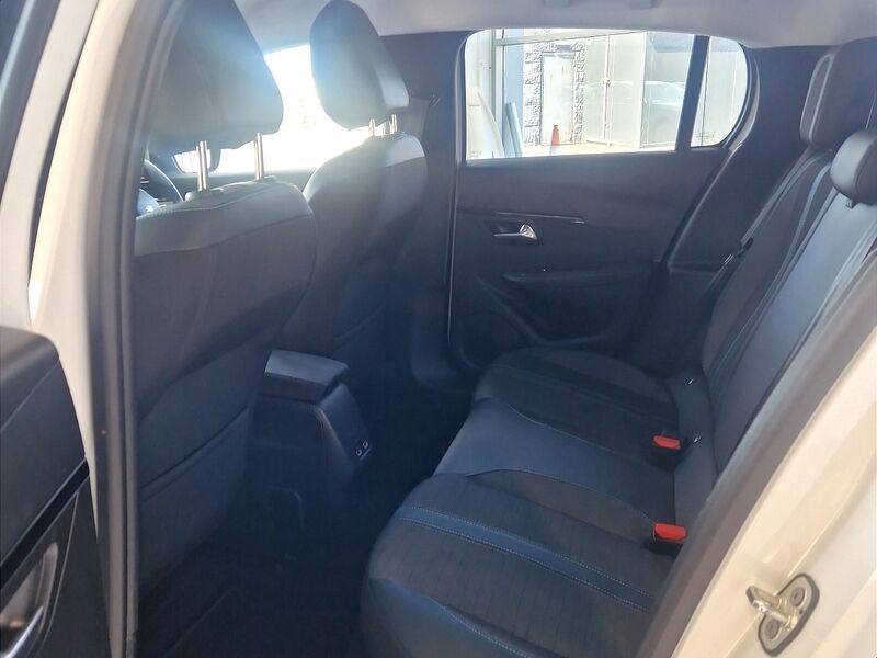 More views of Peugeot 208