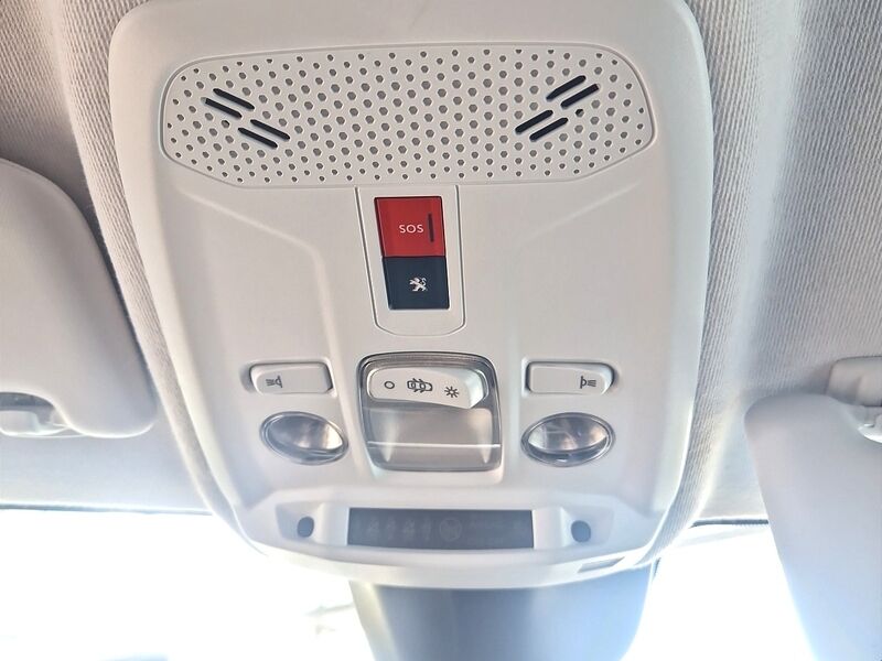 More views of Peugeot 208