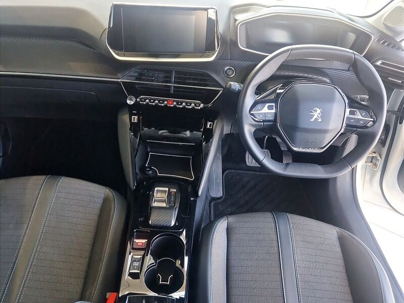 More views of Peugeot 208