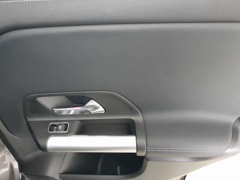 More views of Mercedes-Benz EQA