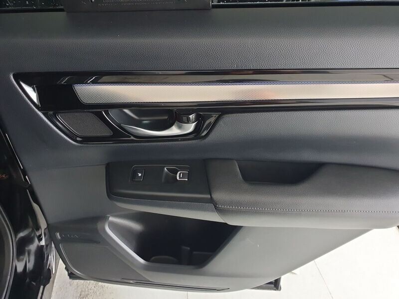 More views of Honda CR-V