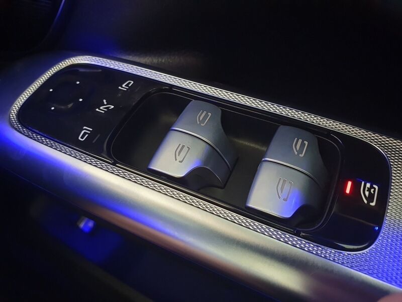 More views of Mercedes-Benz EQE