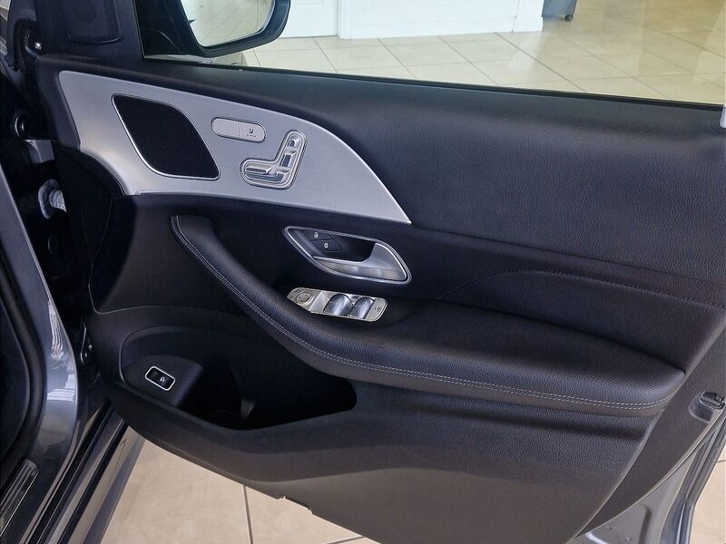 More views of Mercedes-Benz GLE
