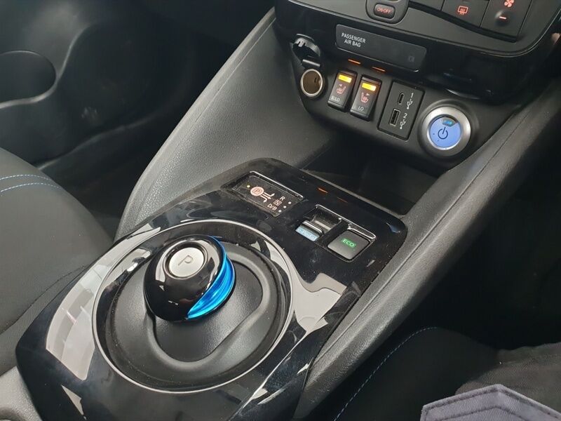 More views of Nissan Leaf