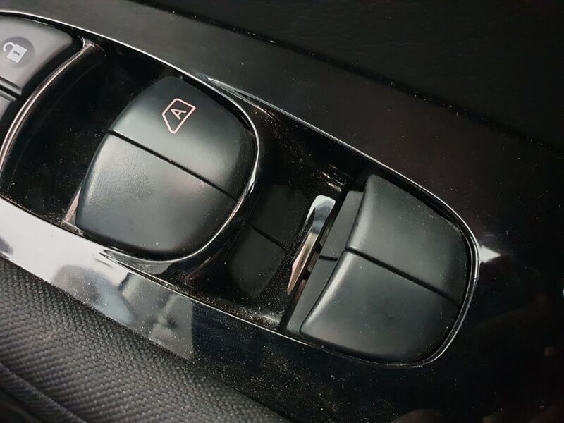 More views of Nissan Leaf