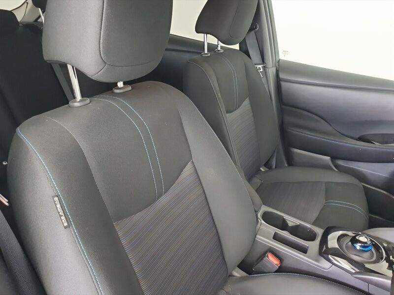 More views of Nissan Leaf