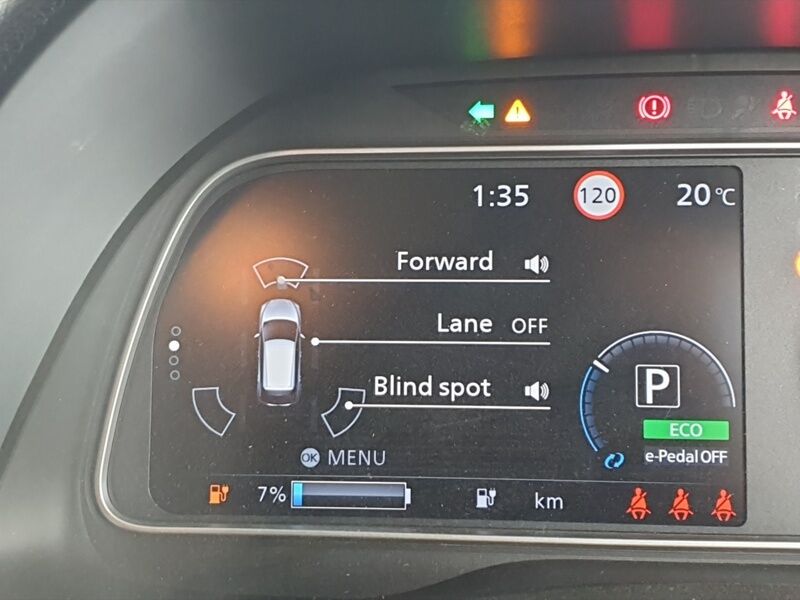 More views of Nissan Leaf