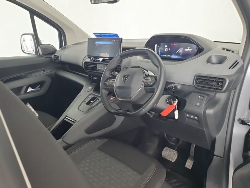 More views of Peugeot Rifter
