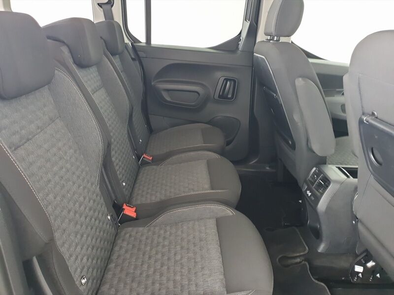 More views of Peugeot Rifter