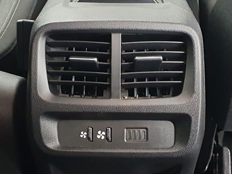 More views of Peugeot Rifter
