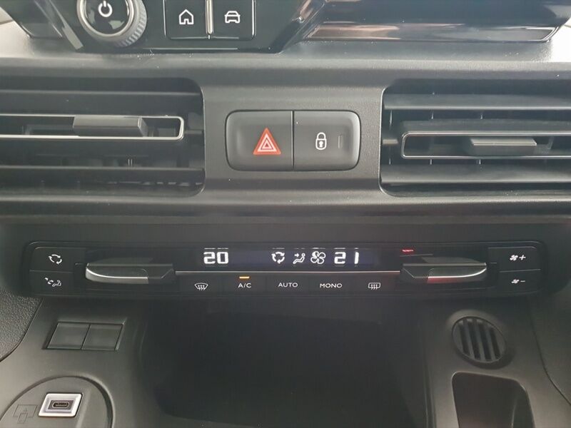 More views of Peugeot Rifter