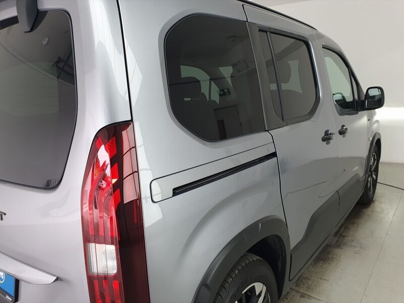 More views of Peugeot Rifter