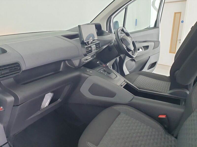 More views of Peugeot Rifter