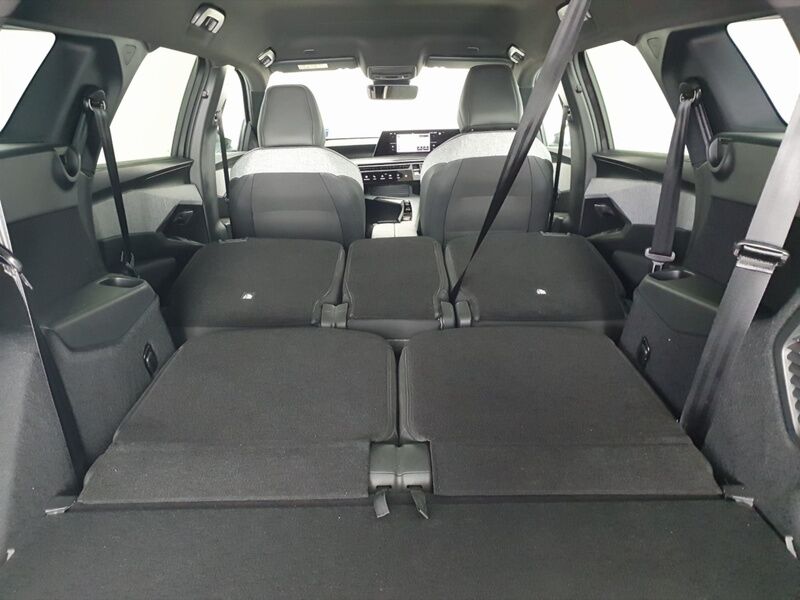 More views of Peugeot 5008
