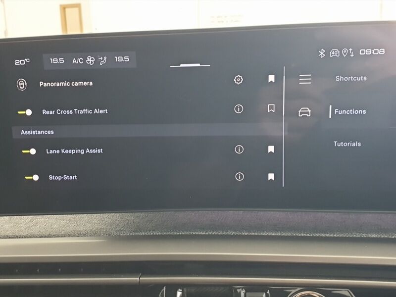 More views of Peugeot 5008