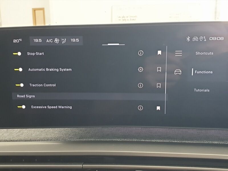 More views of Peugeot 5008