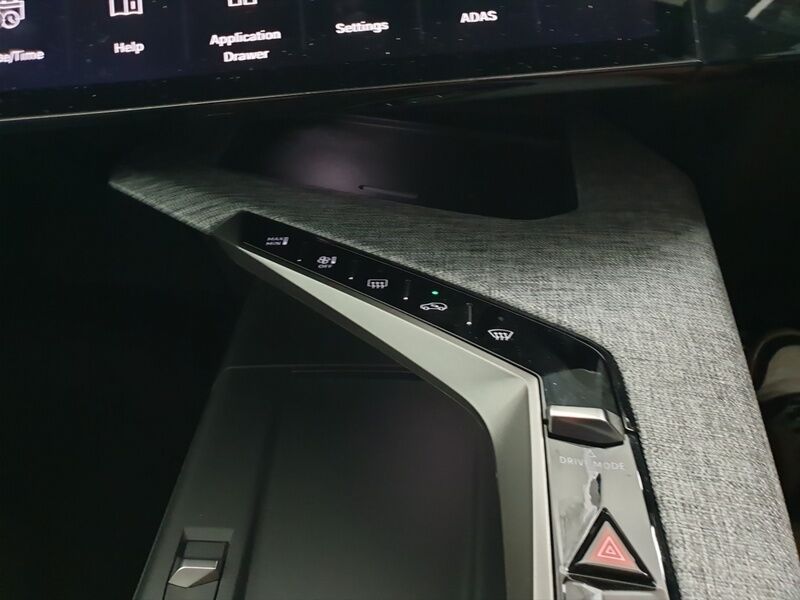 More views of Peugeot 5008