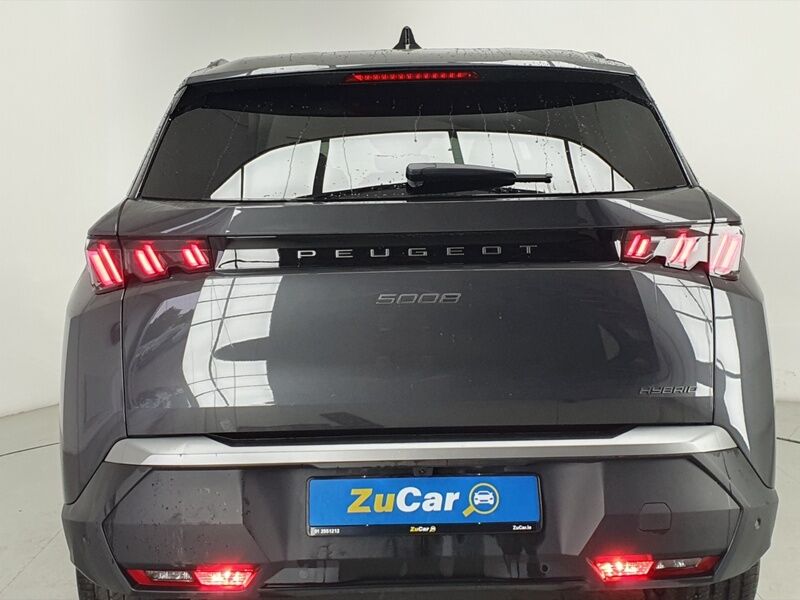 More views of Peugeot 5008