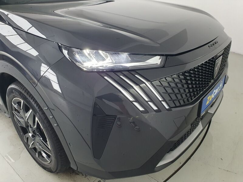 More views of Peugeot 5008