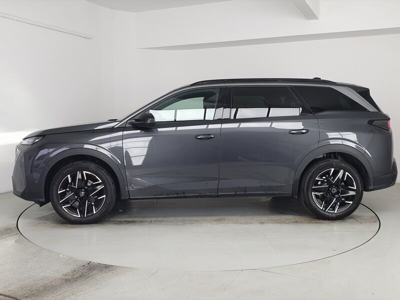 More views of Peugeot 5008