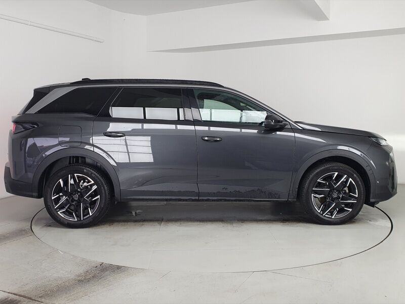 More views of Peugeot 5008