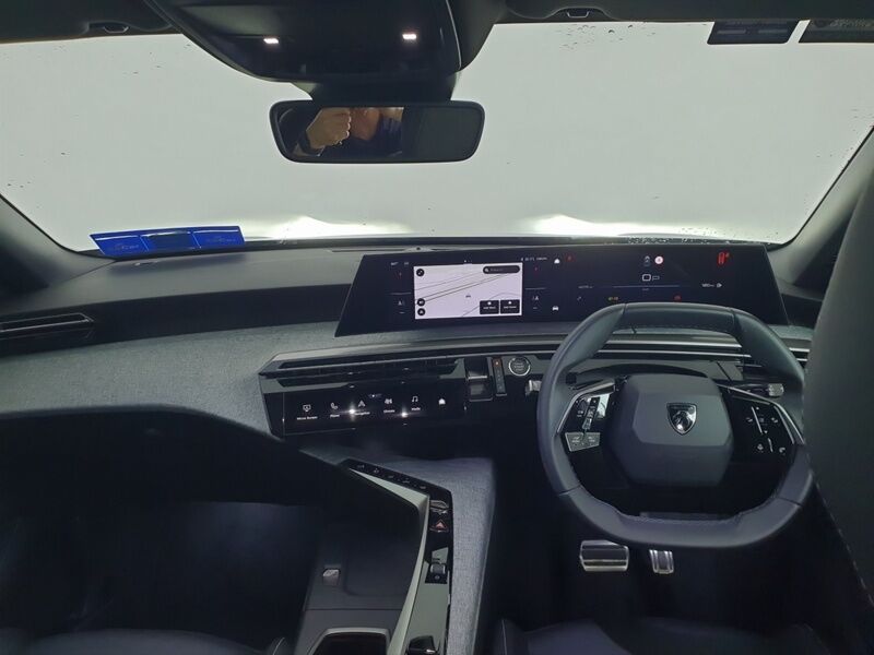 More views of Peugeot 5008