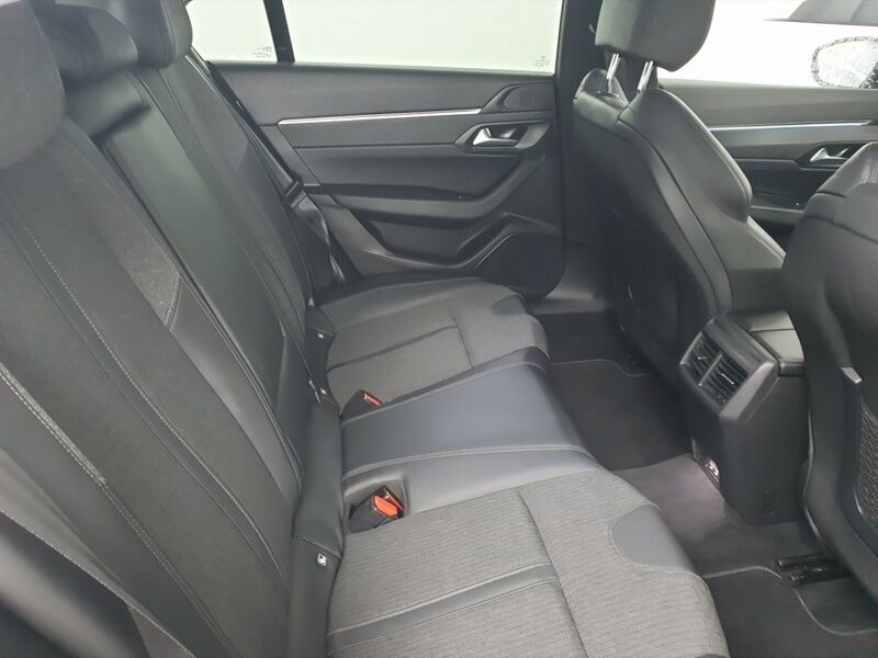 More views of Peugeot 508